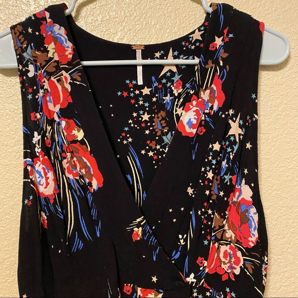 Free People sz M black v-neck wrap top
